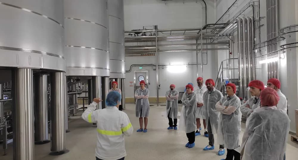 Visite sociétaire d'une usine de lait 
